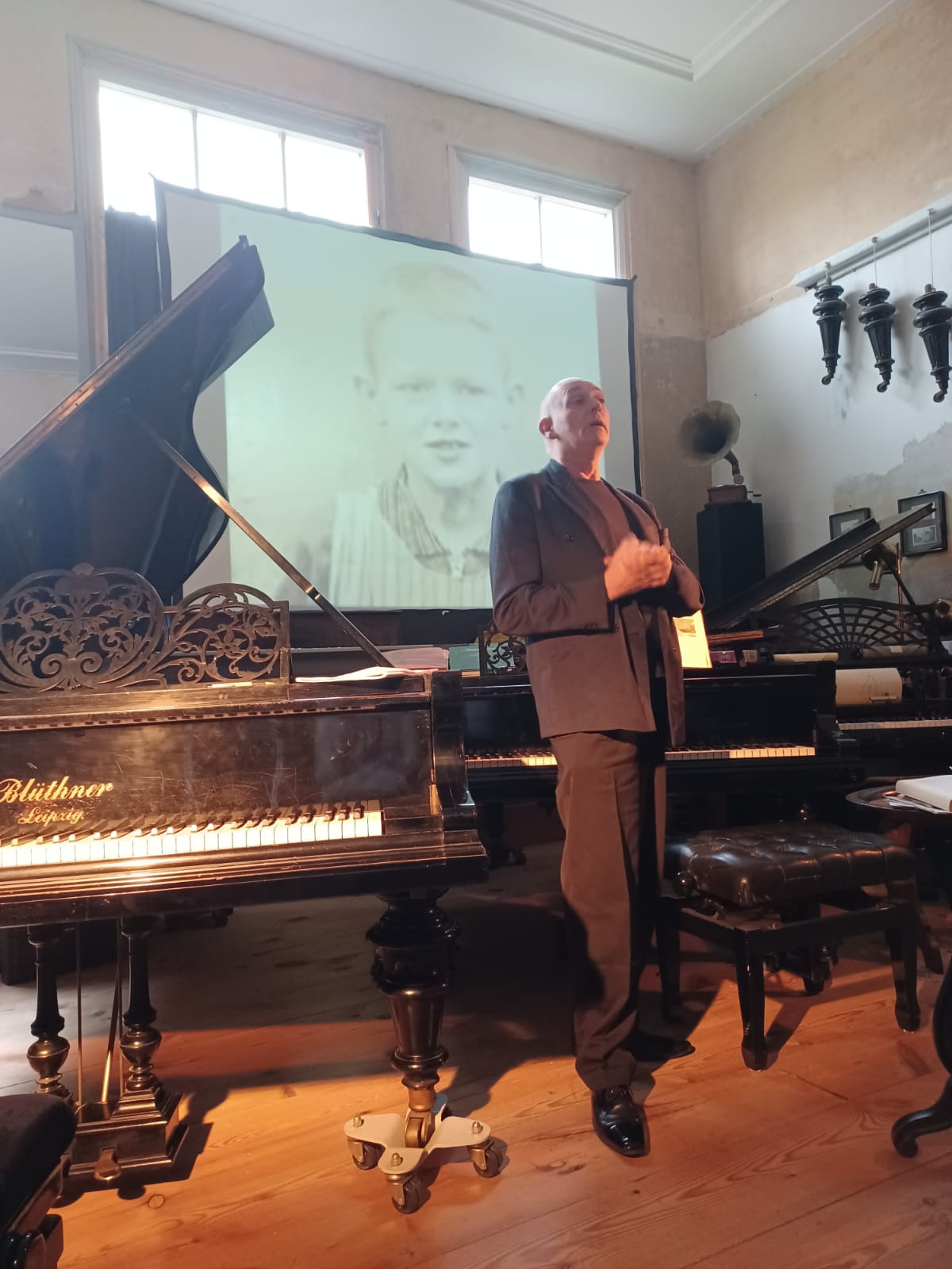 Yvo Verschoor & Frau Buch - Verzwegen en Vergeten, getuigenissen van een concertvleugel